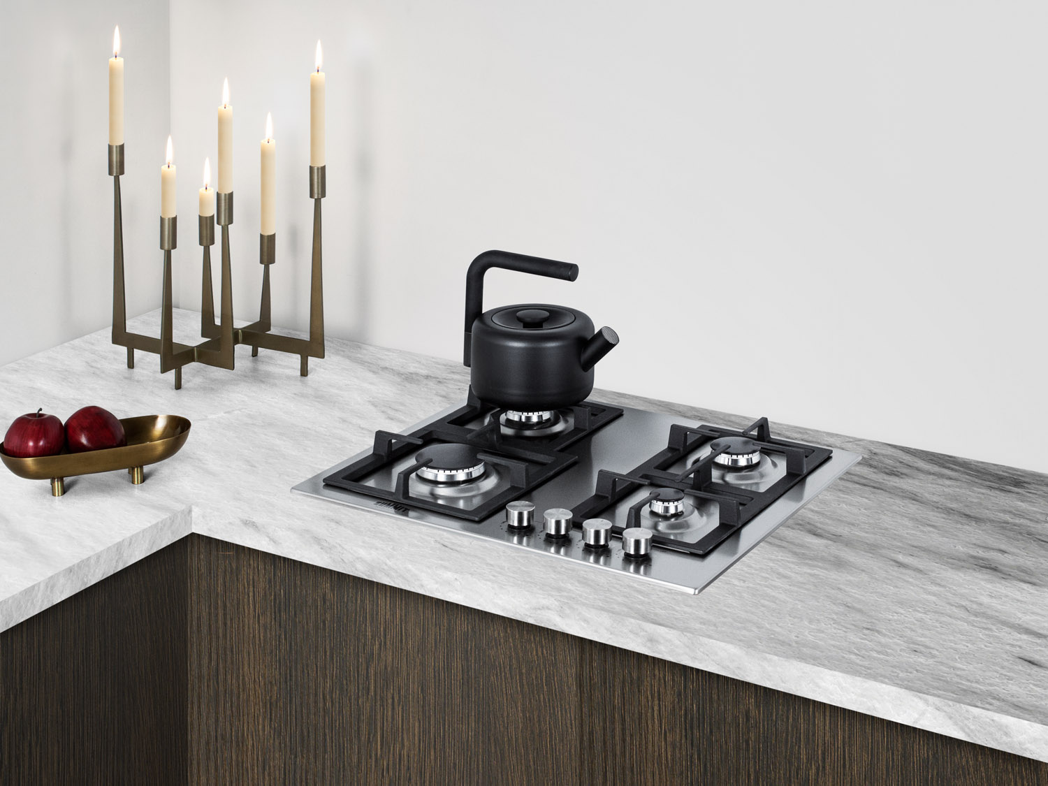 4-burner LP gas cooktop made in Italy with sealed burners, multiple heating outputs, a 304 grade stainless steel surface, and continuous cast iron grates for added durability